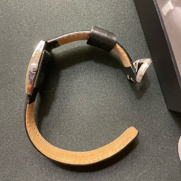 Unisex Kenneth Cole watch. - Picture 3 of 4